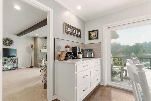 6817 Lakeshore Drive, Raytown, MO 64133