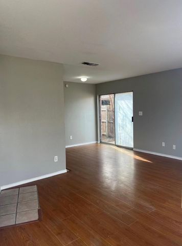 305 Casie Court, Denton, TX 76207