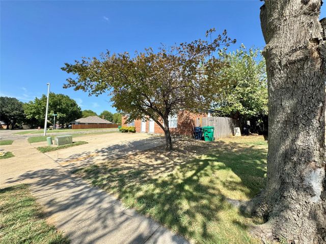 305 Casie Court, Denton, TX 76207