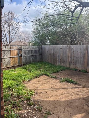 305 Casie Court, Denton, TX 76207