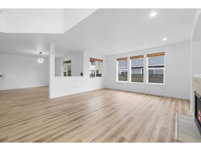 4220 Se ROSE PETAL Pl, Hillsboro, OR 97123