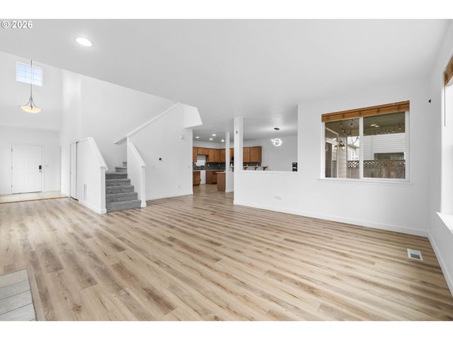 4220 Se ROSE PETAL Pl, Hillsboro, OR 97123