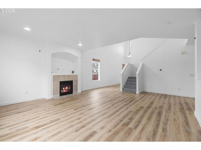 4220 Se ROSE PETAL Pl, Hillsboro, OR 97123