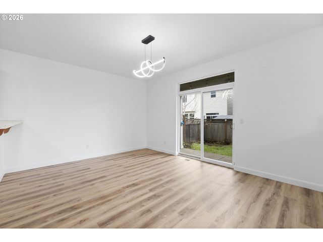 4220 Se ROSE PETAL Pl, Hillsboro, OR 97123