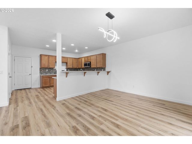 4220 Se ROSE PETAL Pl, Hillsboro, OR 97123