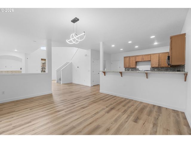 4220 Se ROSE PETAL Pl, Hillsboro, OR 97123