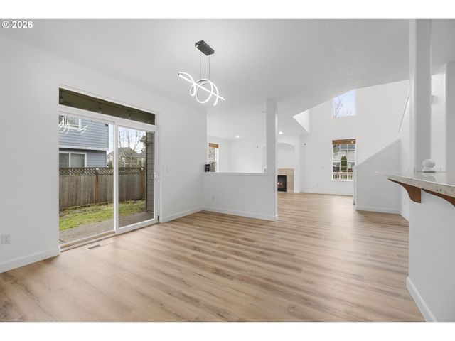 4220 Se ROSE PETAL Pl, Hillsboro, OR 97123