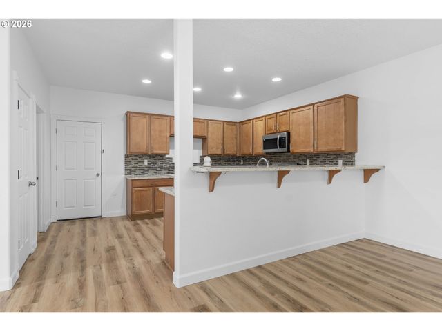 4220 Se ROSE PETAL Pl, Hillsboro, OR 97123