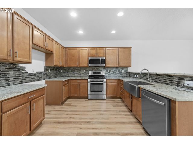 4220 Se ROSE PETAL Pl, Hillsboro, OR 97123