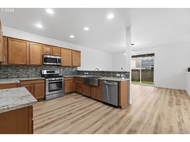 4220 Se ROSE PETAL Pl, Hillsboro, OR 97123