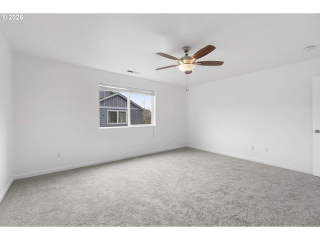 4220 Se ROSE PETAL Pl, Hillsboro, OR 97123