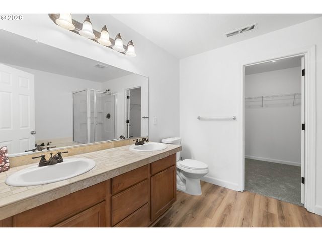 4220 Se ROSE PETAL Pl, Hillsboro, OR 97123