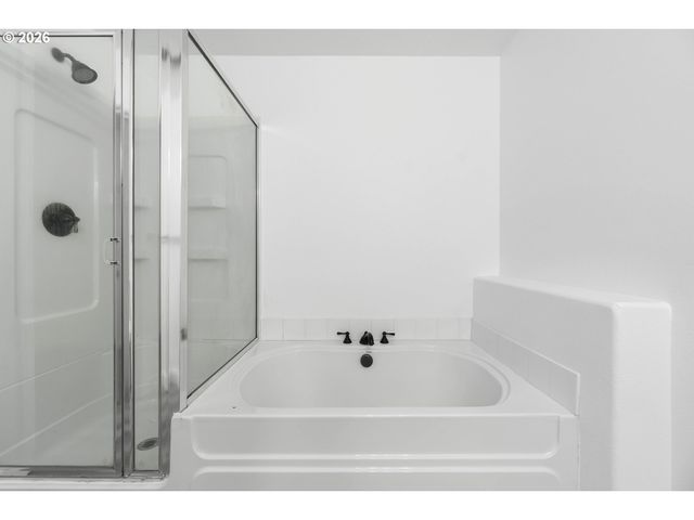 4220 Se ROSE PETAL Pl, Hillsboro, OR 97123