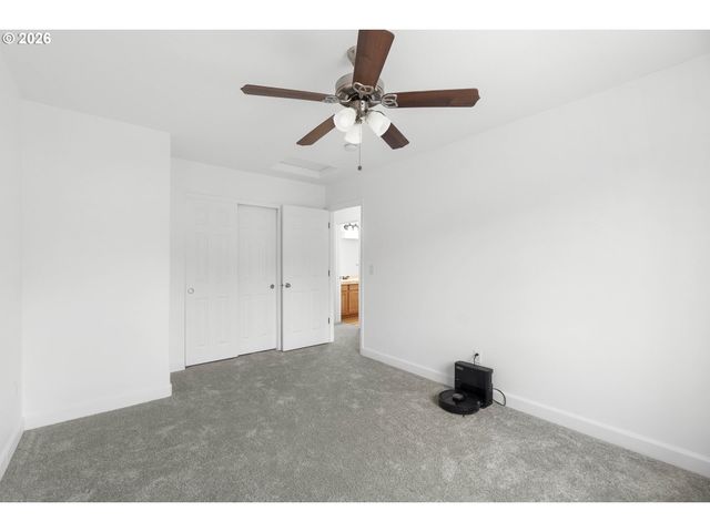 4220 Se ROSE PETAL Pl, Hillsboro, OR 97123