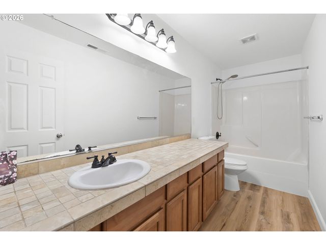 4220 Se ROSE PETAL Pl, Hillsboro, OR 97123