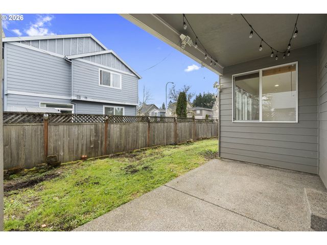 4220 Se ROSE PETAL Pl, Hillsboro, OR 97123