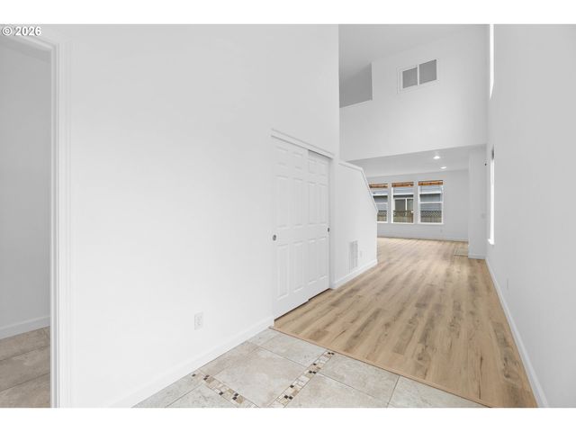 4220 Se ROSE PETAL Pl, Hillsboro, OR 97123