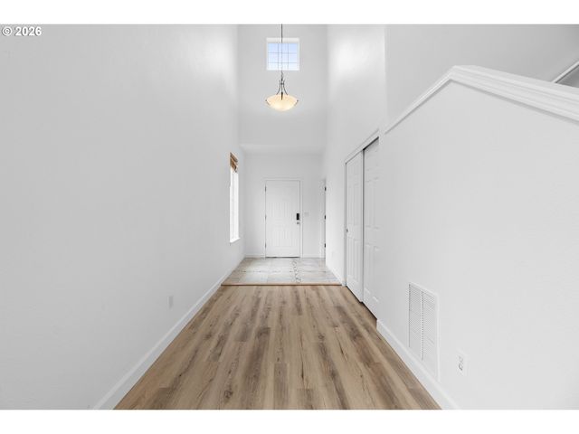 4220 Se ROSE PETAL Pl, Hillsboro, OR 97123