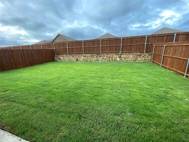 657 Chipper Trails, Lavon, TX 75166