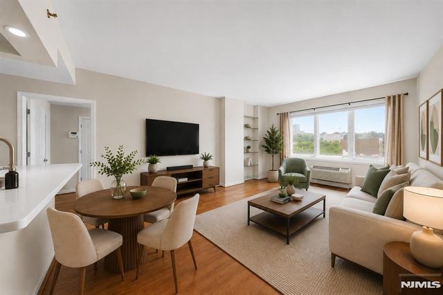 2110 City Place 2110, Edgewater, NJ 07020