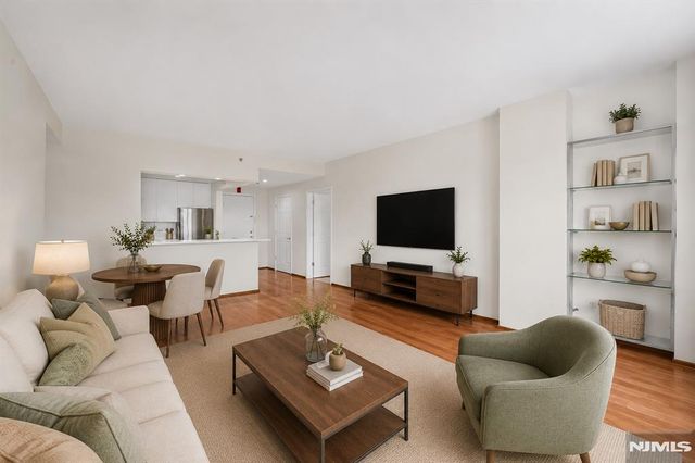 2110 City Place 2110, Edgewater, NJ 07020