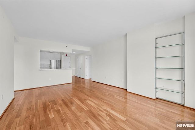 2110 City Place 2110, Edgewater, NJ 07020