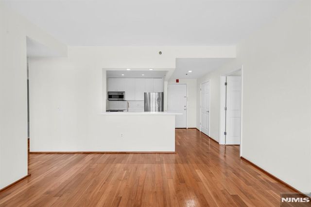 2110 City Place 2110, Edgewater, NJ 07020