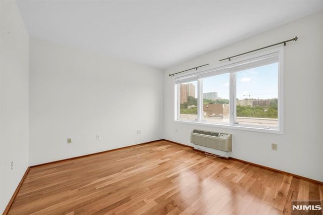 2110 City Place 2110, Edgewater, NJ 07020