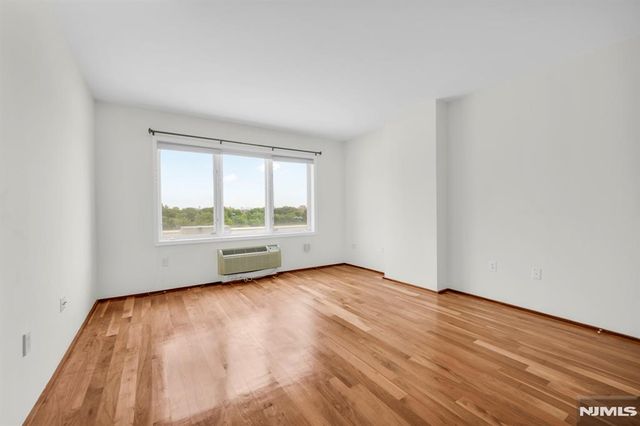2110 City Place 2110, Edgewater, NJ 07020