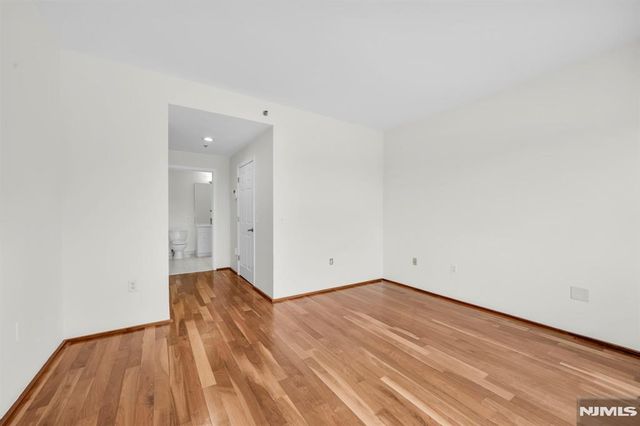 2110 City Place 2110, Edgewater, NJ 07020