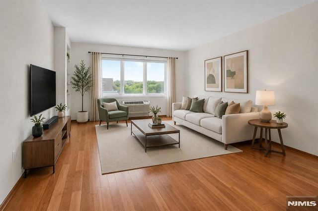 2110 City Place 2110, Edgewater, NJ 07020