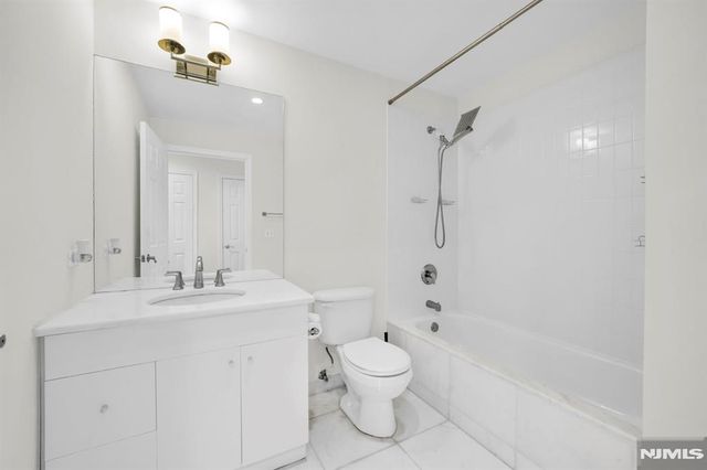 2110 City Place 2110, Edgewater, NJ 07020