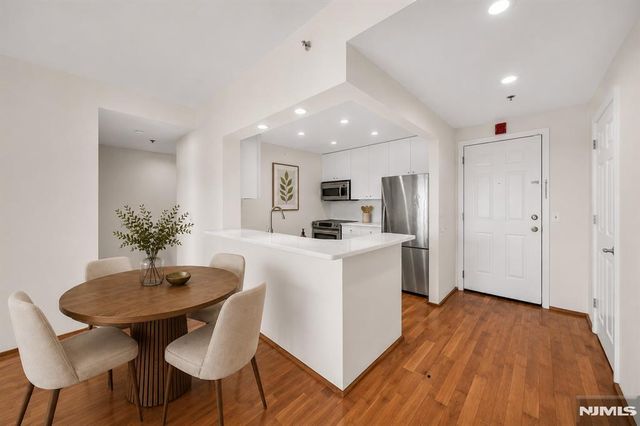 2110 City Place 2110, Edgewater, NJ 07020