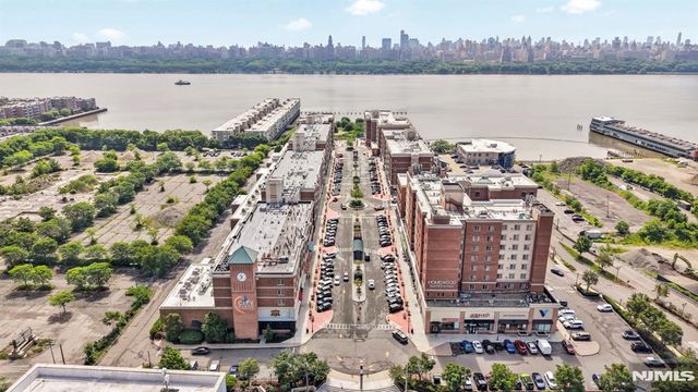 2110 City Place 2110, Edgewater, NJ 07020
