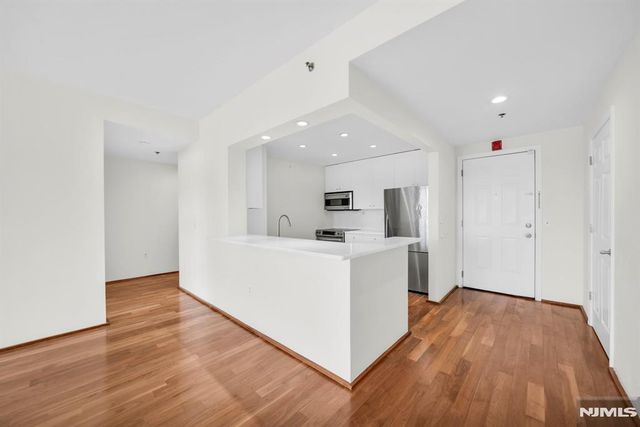 2110 City Place 2110, Edgewater, NJ 07020