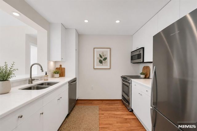 2110 City Place 2110, Edgewater, NJ 07020