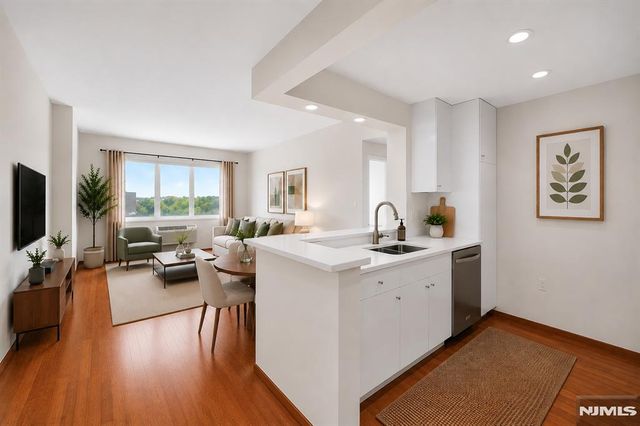 2110 City Place 2110, Edgewater, NJ 07020
