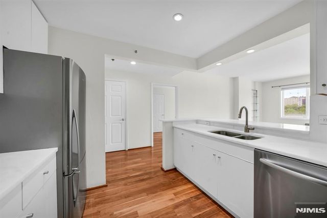 2110 City Place 2110, Edgewater, NJ 07020