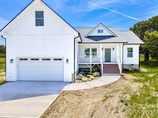 72 Canary Lane, Hendersonville, NC 28792