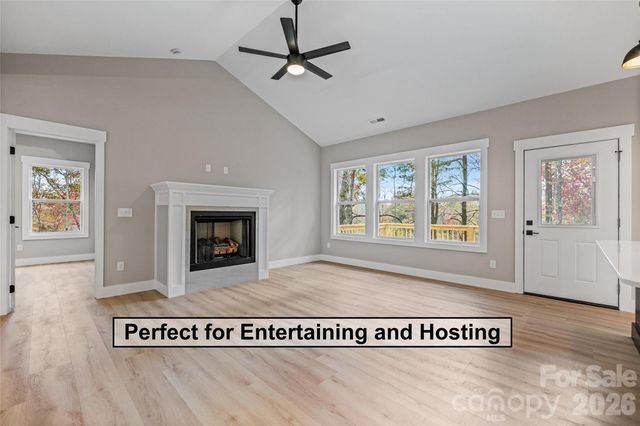72 Canary Lane, Hendersonville, NC 28792