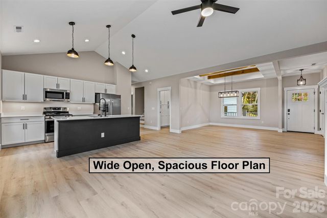 72 Canary Lane, Hendersonville, NC 28792
