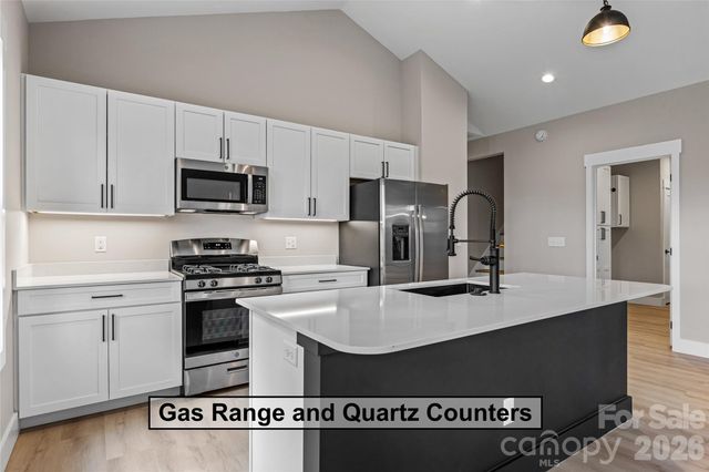 72 Canary Lane, Hendersonville, NC 28792