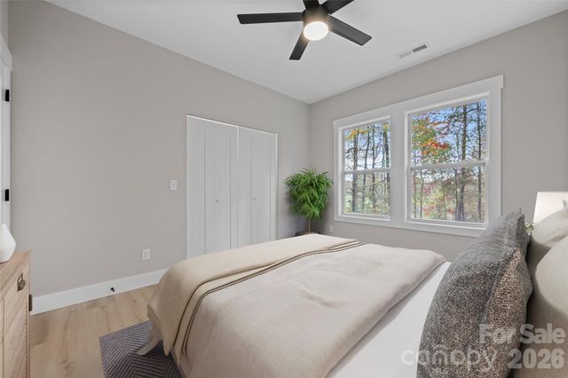 72 Canary Lane, Hendersonville, NC 28792