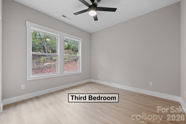 72 Canary Lane, Hendersonville, NC 28792