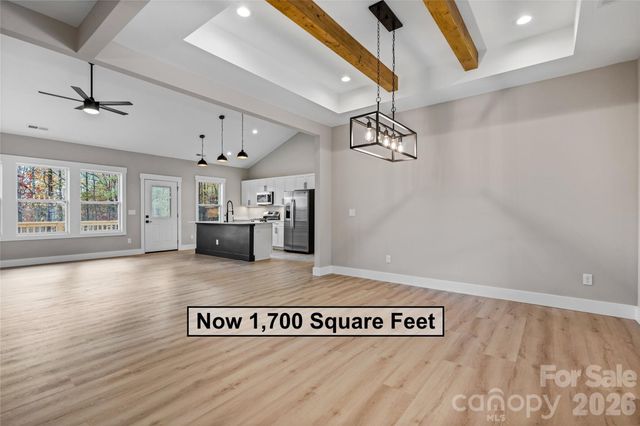 72 Canary Lane, Hendersonville, NC 28792