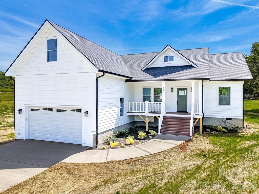 72 Canary Lane, Hendersonville, NC 28792