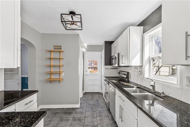 1124 W 77TH Street, Kansas City, MO 64114