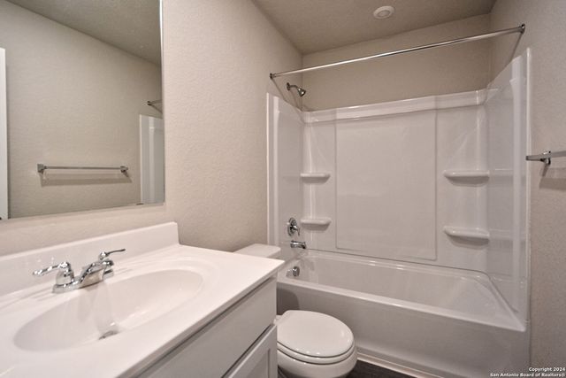 1136 Whitneyway Ln, New Braunfels, TX 78130