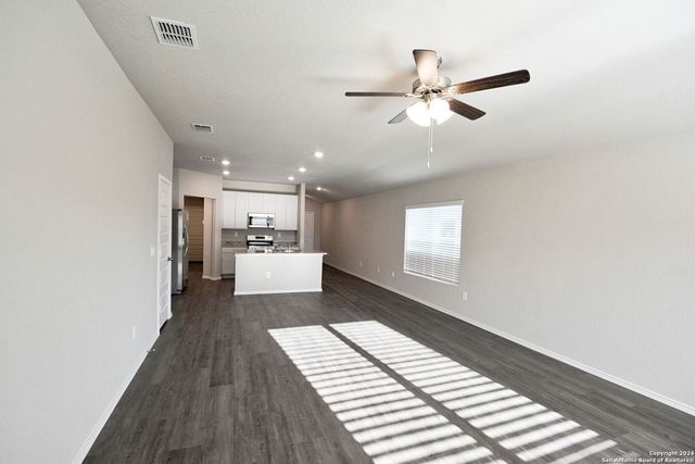 1136 Whitneyway Ln, New Braunfels, TX 78130
