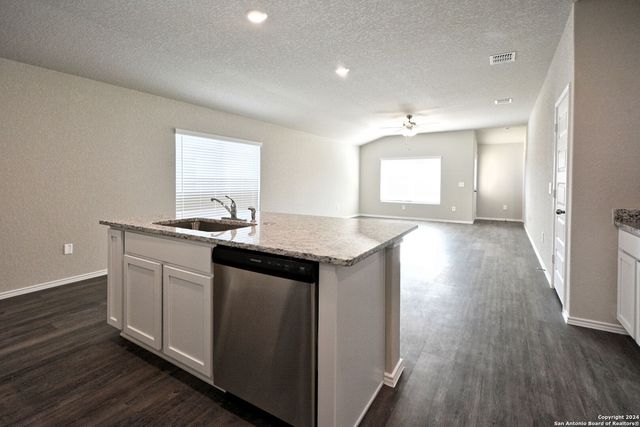 1136 Whitneyway Ln, New Braunfels, TX 78130